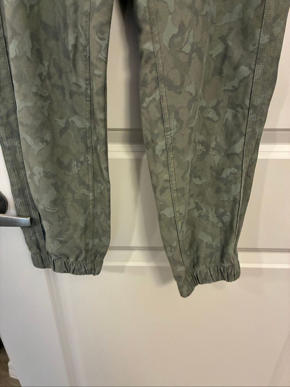 Athletic printed Farallon joggers women’s size 10  - Picture 3 of 7